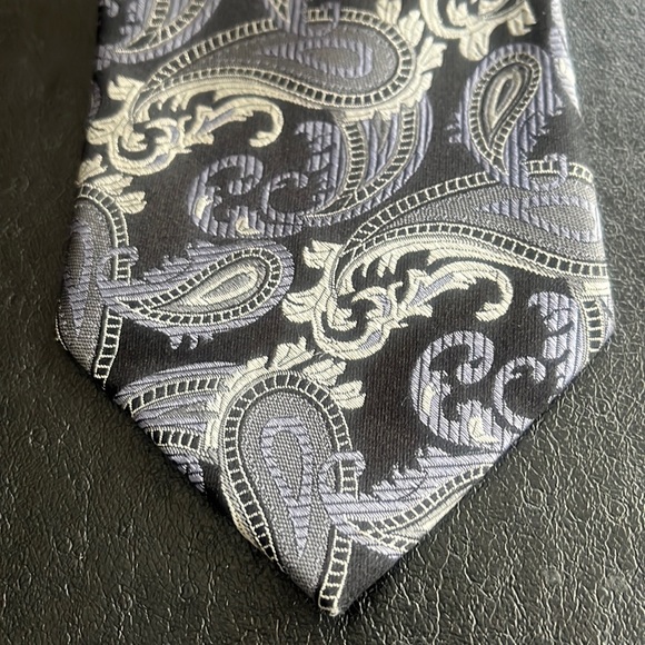 Michael Kors Black, Blue, Silver & Gray Paisley Silk Tie - Picture 1 of 7